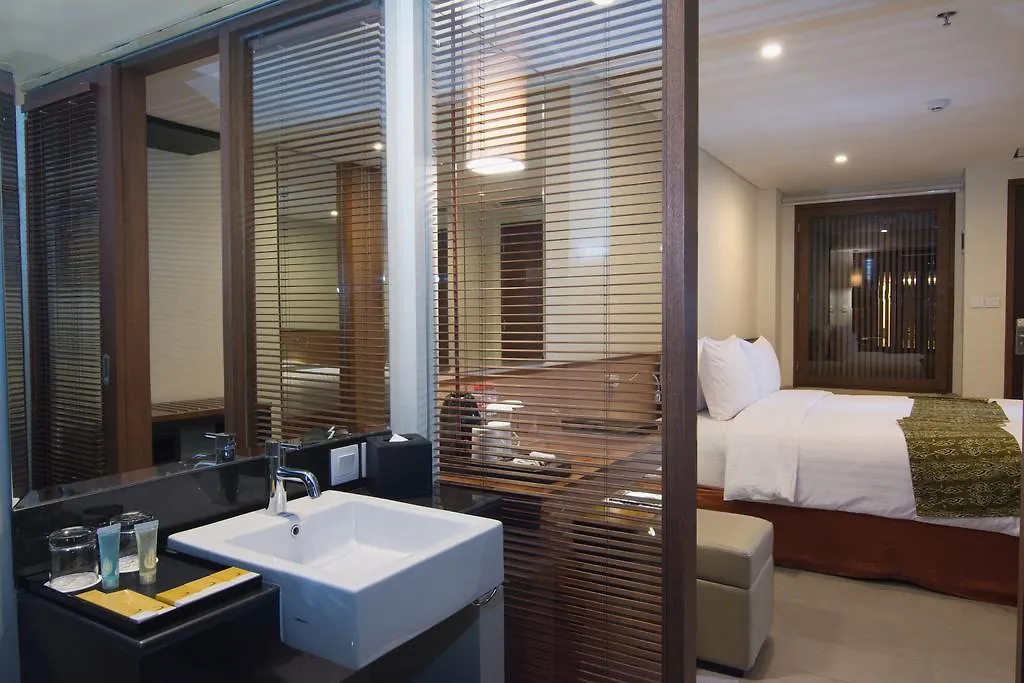 Savvoya Hotel Seminyak 3*, Σεμινιάκ