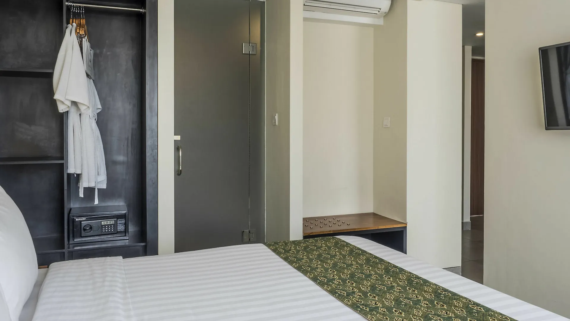 Savvoya Hotel Seminyak 3*, Σεμινιάκ